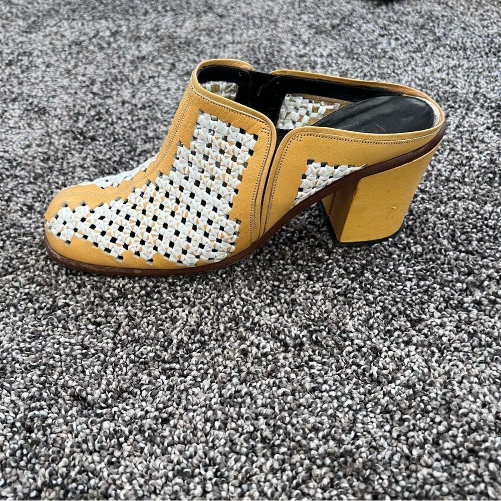 Famolare Elle Moda Yellow open weave design leather shoes Size 9 - Picture 2 of 11